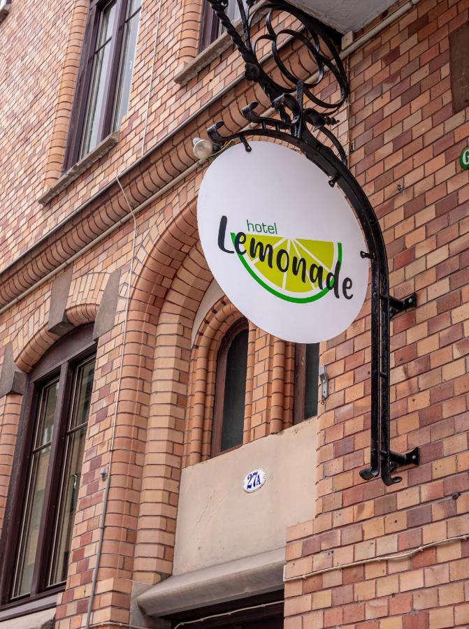 Lemonade Hotel